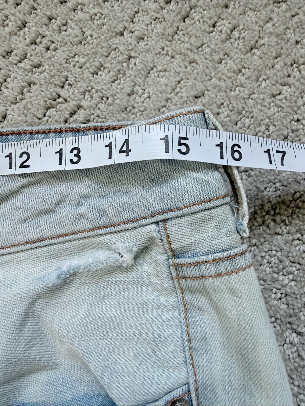 Vintage Y2K American Eagle Outfitters Light Wash Distressed Cropped Jeans - Picture 5 of 8